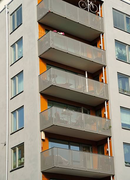 windows e gradis - plattenbau homes architectural detail architecture and buildings imagens e fotografias de stock