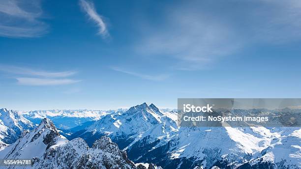 파노라마처럼 펼쳐지는 Stanton 귀먹지 알베르그 스키복 환담을 메트로폴리스 Valluga 산에 대한 스톡 사진 및 기타 이미지