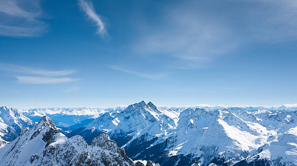 vista panorâmica do st.anton am arlberg área de esqui de valluga - north tirol fotos - fotografias e filmes do acervo