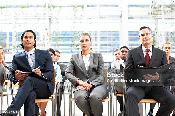 비즈니스 직원관리 앉아 컨퍼런스 30-39세에 대한 스톡 사진 및 기타 이미지 - 30-39세, 40-49세, 관중