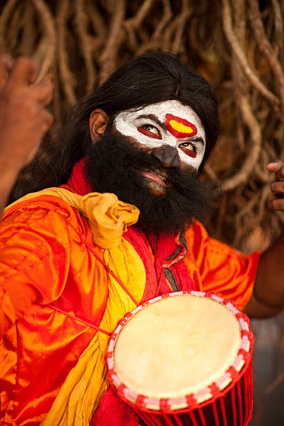 crazy sadhu in indien - bollywood prayer position indian culture indian ethnicity stock-fotos und bilder