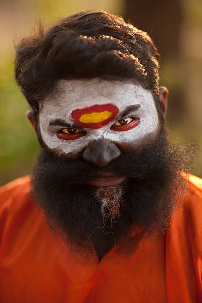 crazy sadhu in indien - bollywood prayer position indian culture indian ethnicity stock-fotos und bilder