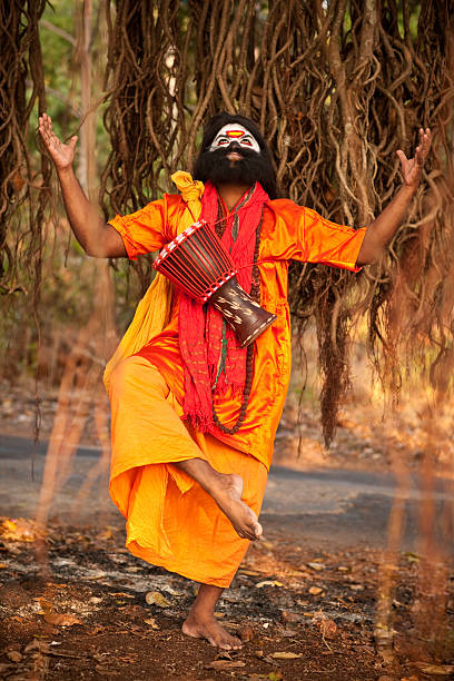 crazy sadhu in indien - bollywood prayer position indian culture indian ethnicity stock-fotos und bilder