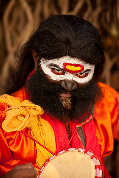 crazy sadhu in indien - bollywood prayer position indian culture indian ethnicity stock-fotos und bilder