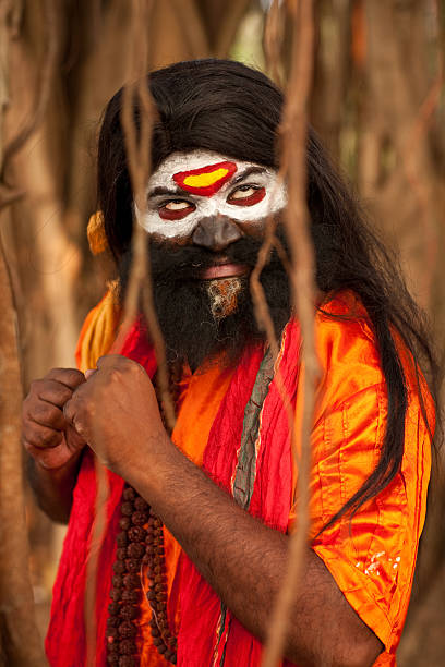 crazy sadhu in indien - bollywood prayer position indian culture indian ethnicity stock-fotos und bilder