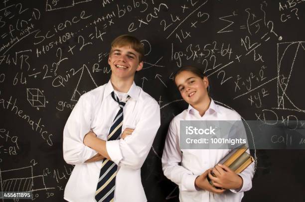 Estudiantes Foto de stock y más banco de imágenes de Niño en edad escolar - Niño en edad escolar, Uniforme, 10-11 años