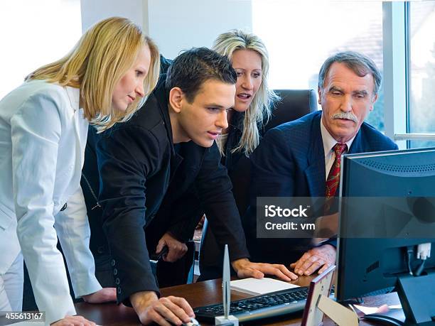 Equipo De Negocios Foto de stock y más banco de imágenes de Adulto - Adulto, Analizar, Aprender