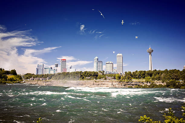 ナイアガラの滝 - niagara falls falling people usa ストックフォ�トと画像