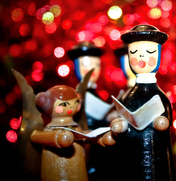 caroler Wooden figures from the Ore Mountains erzgebirge stock pictures, royalty-free photos & images