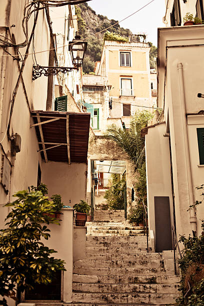 amalfi arredores de estilo de vida, itália. - sorrentine peninsula imagens e fotografias de stock
