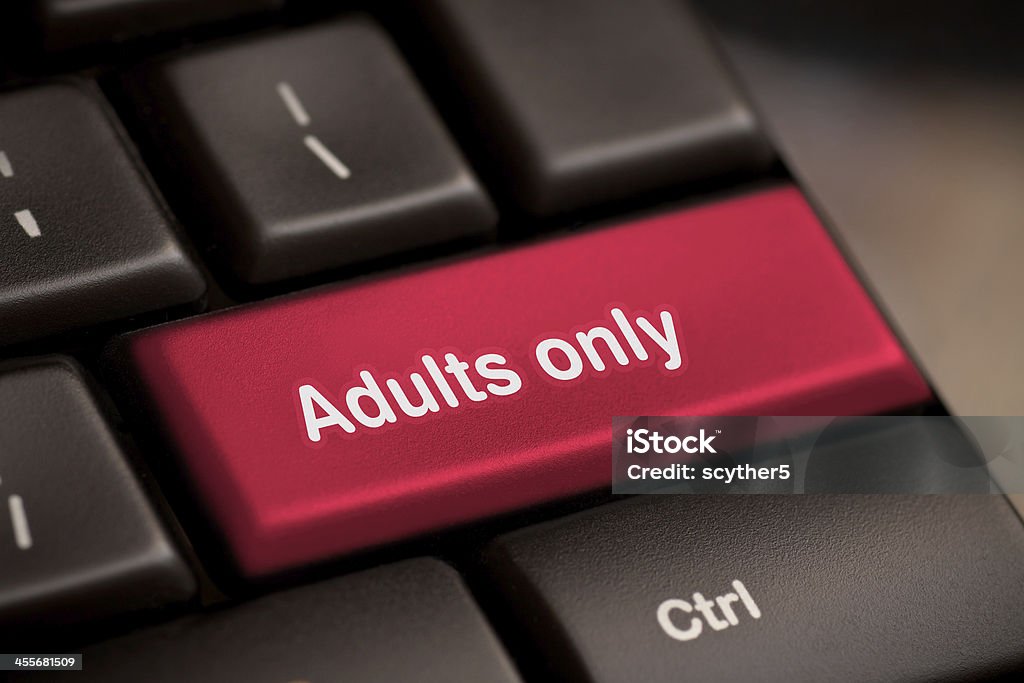 Solo adulti messaggio sul tasto Invio - Foto stock royalty-free di Pornografia