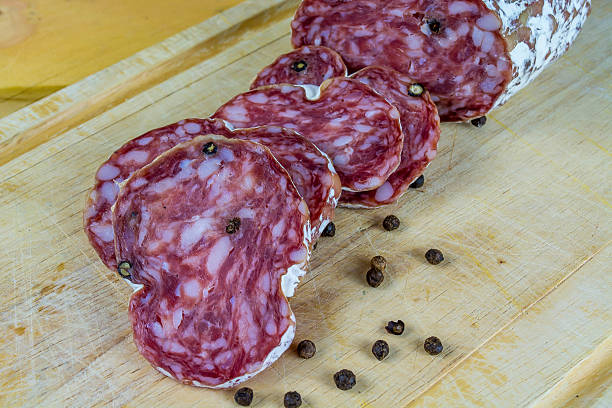 salame - sausage knackwurst food bratwurst fotografías e imágenes de stock