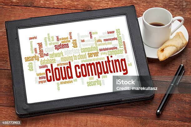 Cloud Computing Na Tablet - zdjęcia stockowe i więcej obrazów Aplikacja mobilna - Aplikacja mobilna, Chmura obliczeniowa, Chmura znaczników
