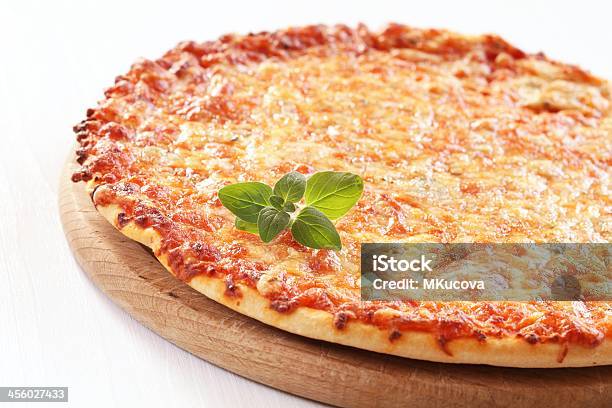 Pizza - zdjęcia stockowe i więcej obrazów Białe tło - Białe tło, Pizza, Taca