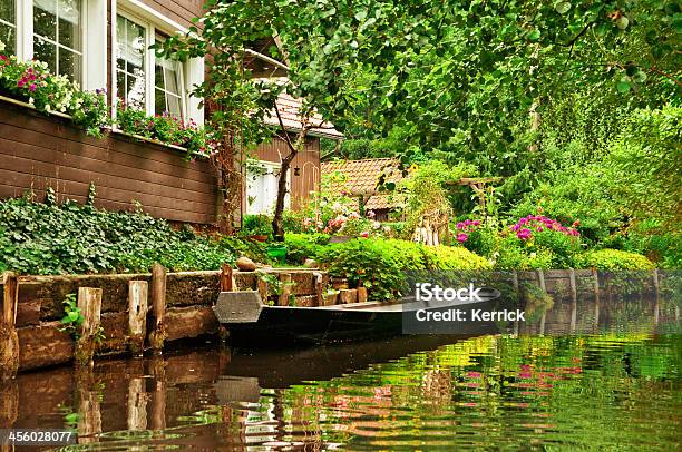 Alten Hölzernen Boot Auf Klaren River In Spreewalddeutschland Stockfoto und mehr Bilder von Spreewald
