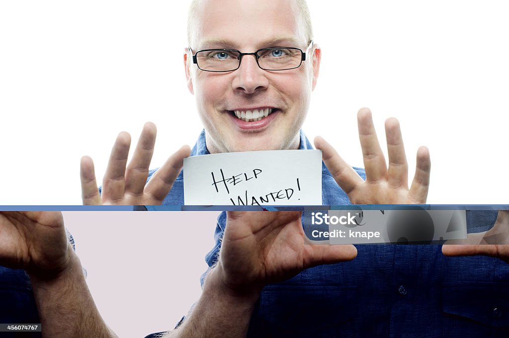 Homem com a Placa Help Wanted "" - Foto de stock de Adulto royalty-free