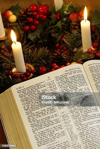 História De Natal - Fotografias de stock e mais imagens de Aberto - Aberto, Advento, Bíblia