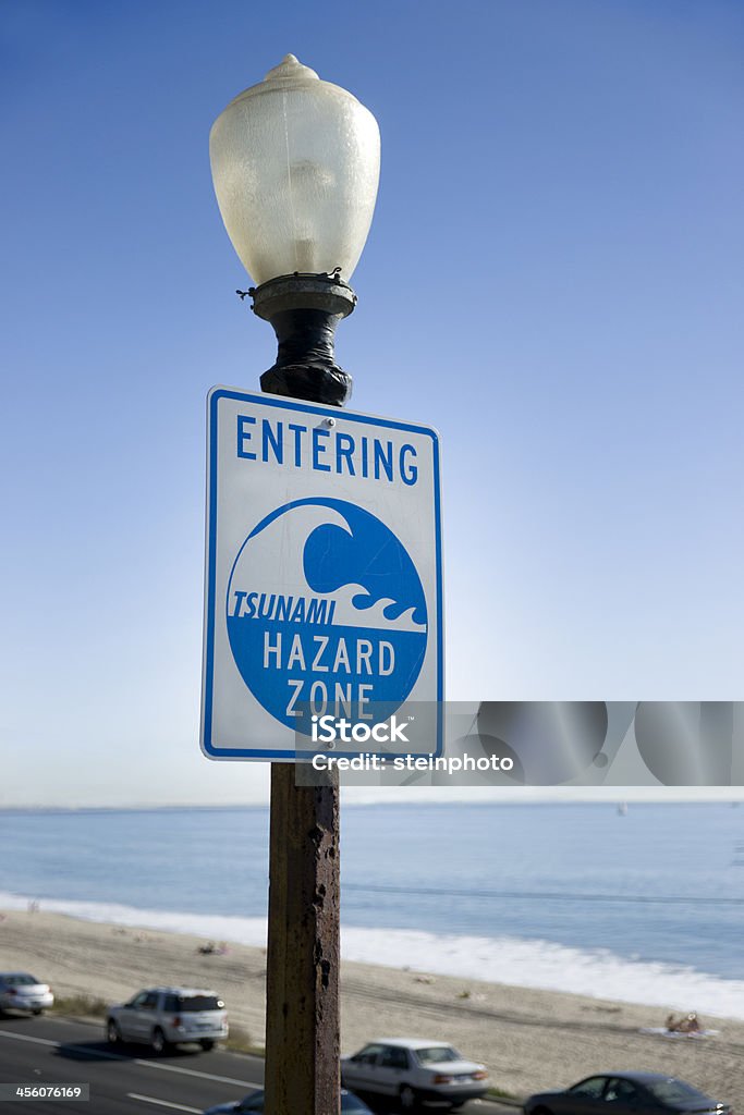 津波の危険区域標識 - 主要道路のロイヤリティフリーストックフォト