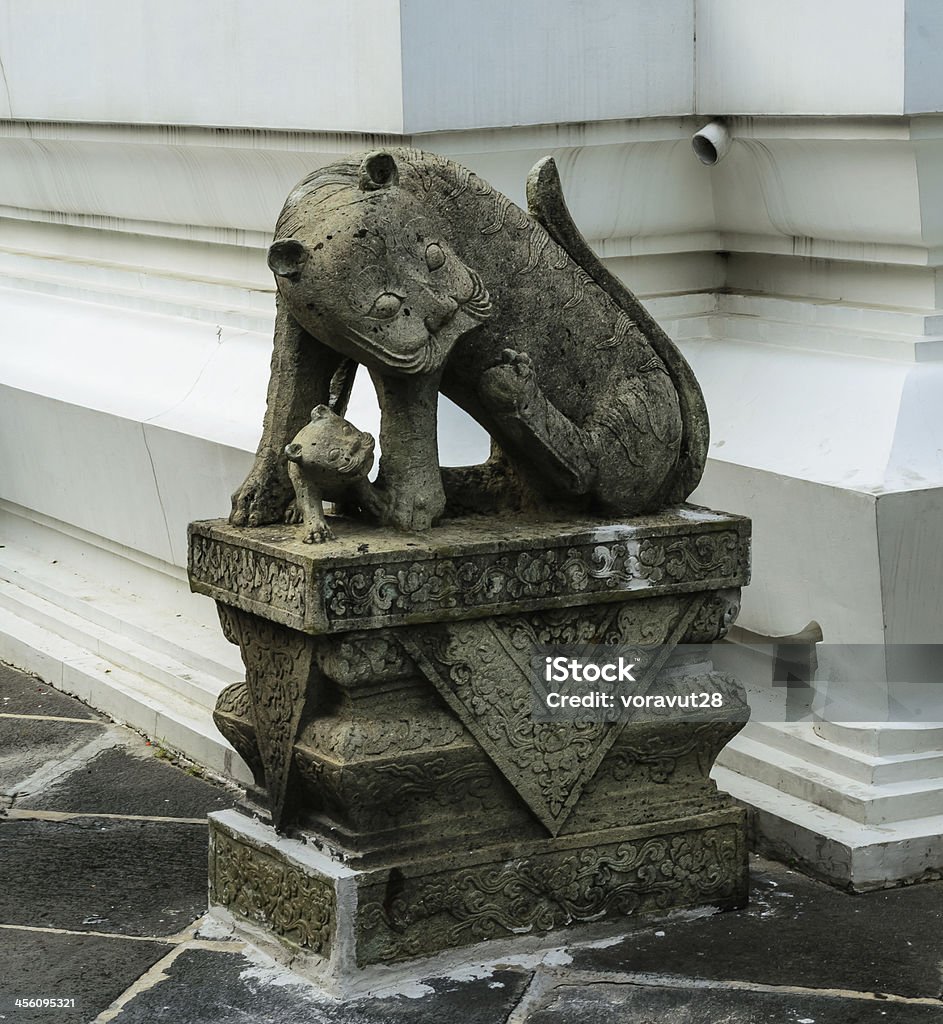 statue de la mère tigre. - Photo de Antique libre de droits