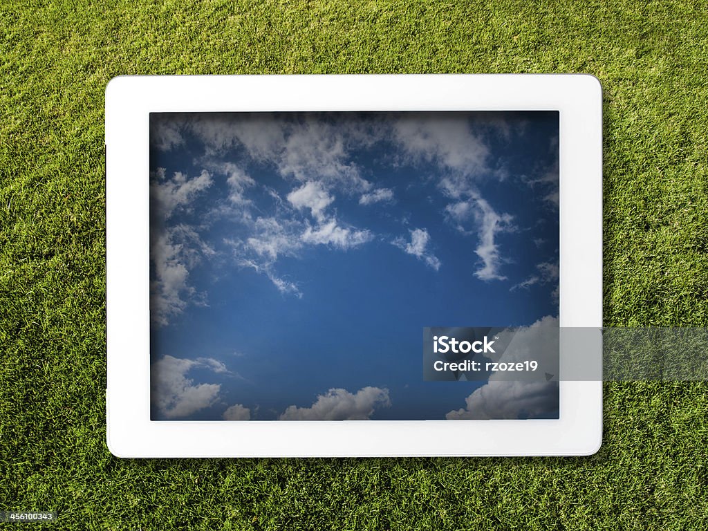 Tablet liegen auf dem Rasen - Lizenzfrei Abstrakt Stock-Foto