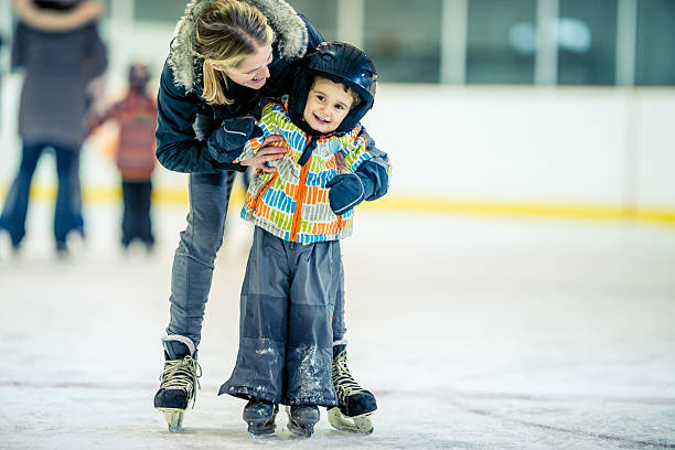 patinaje sobre hielo - ice skating fotografías e imágenes de stock
