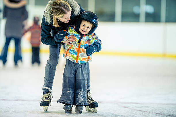 patinage sur glace - patinage sur glace photos et images de collection