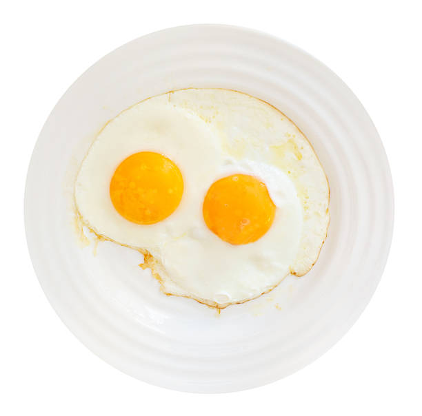 prima colazione con due uova fritte in bianco piatto - two eggs foto e immagini stock