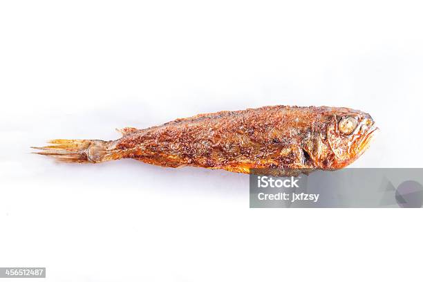 Pescado A La Parrilla Foto de stock y más banco de imágenes de Al horno - Al horno, Alimento, Alimentos cocinados