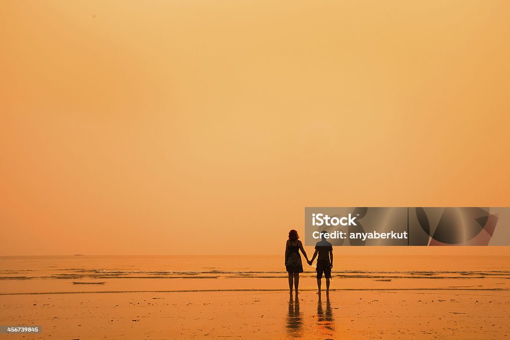 couple amoureux sur la plage - Photo de Abstrait libre de droits