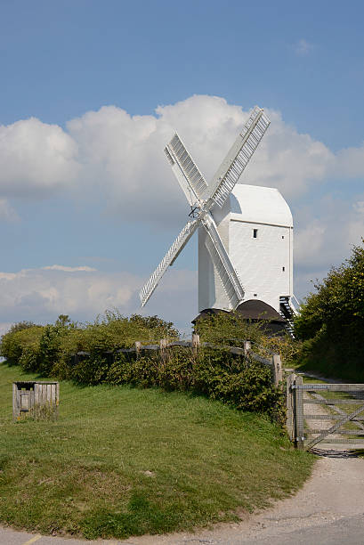windmill de clayton.  sussex.  - angleterre - clayton photos et images de collection