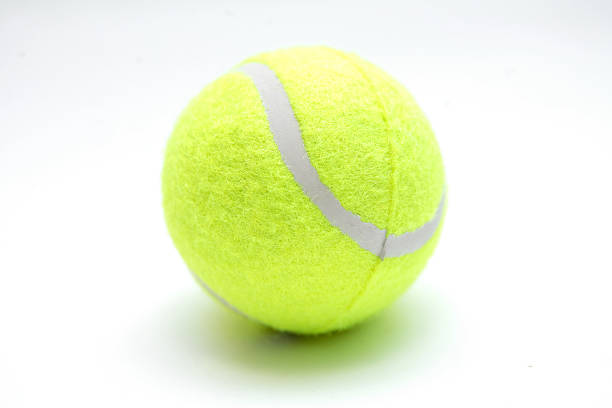 Bola de tênis close-up isolado - foto de acervo