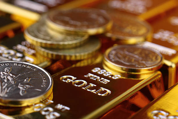 sztabek złota i monet, - gold ingot coin bullion zdjęcia i obrazy z banku zdjęć