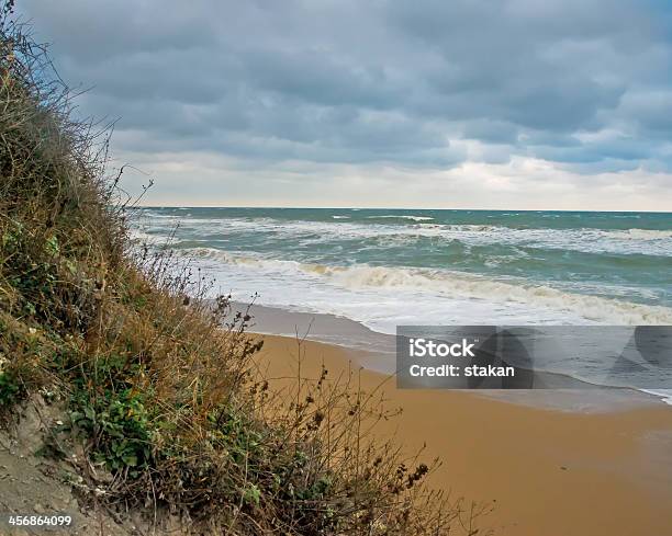 Outono Mar - Fotografias de stock e mais imagens de Ao Ar Livre - Ao Ar Livre, Areia, Azul