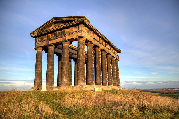 abendlicht auf der penshaw monument, sunderland - sunderland stock-fotos und bilder