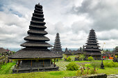 traditionellen-balinesischen-architektur-im-tempel-pura-besakih.jpg?b=1&s=170x170&k=20&c=KcPR75i8Ddx42eHij_Tngn9RB8dSwkEcyWza6hXv2vI=
