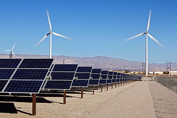 풍력 터빈 및 태양열 패널 전원 - solar panel wind turbine california technology 뉴스 사진 이미지
