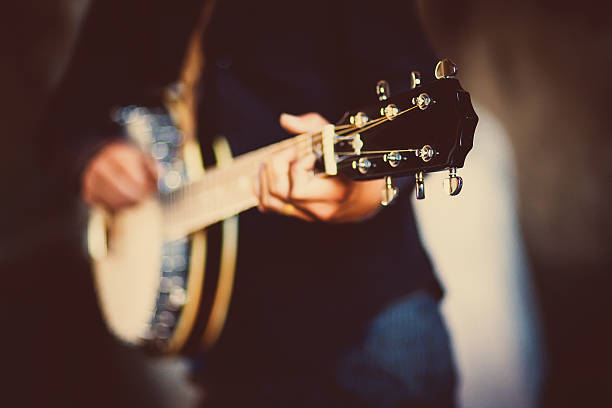 street banjo player