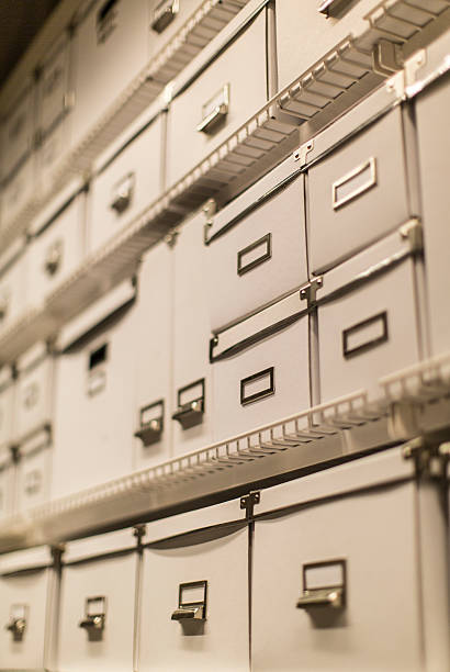 white akten stauraum boxen und schubladen - filing cabinet archives file office supply stock-fotos und bilder