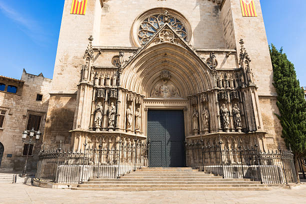 vilafranca del penedes, espanha - santa maria church - fotografias e filmes do acervo