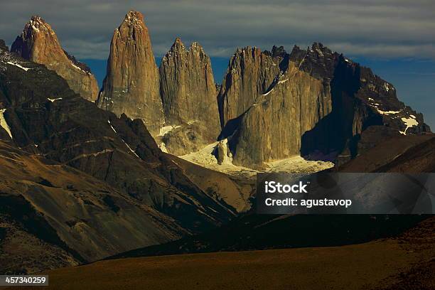 Torres Del Painegebirge Bei Sonnenaufgang Patagonien Südamerika Stockfoto und mehr Bilder von Alpen