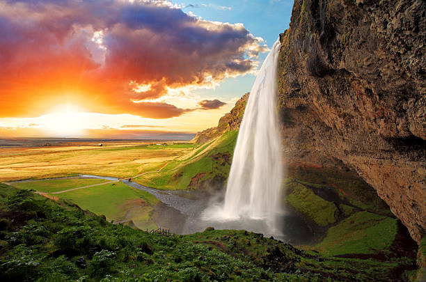 cachoeira, islândia-de seljalandsfoss - sunset sun mountain sunrise - fotografias e filmes do acervo