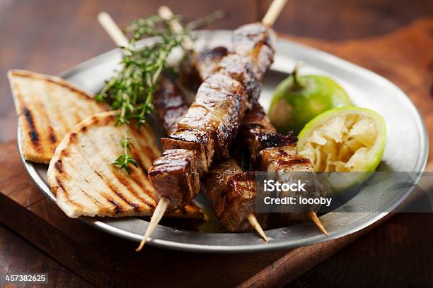 Fleisch Bratspieß Stockfoto und mehr Bilder von Bratspieß - Bratspieß, Klein, Rindfleisch