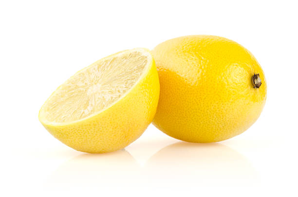 레몬색 절반의 흰색 배경의 - lemon textured peel portion 뉴스 사진 이미지