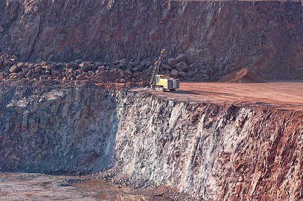 broca en cantera - drill mining rock borehole fotografías e imágenes de stock