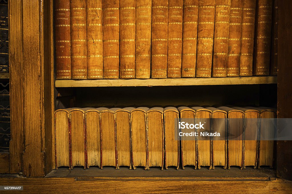 Libros antiguos - Foto de stock de Anticuado libre de derechos