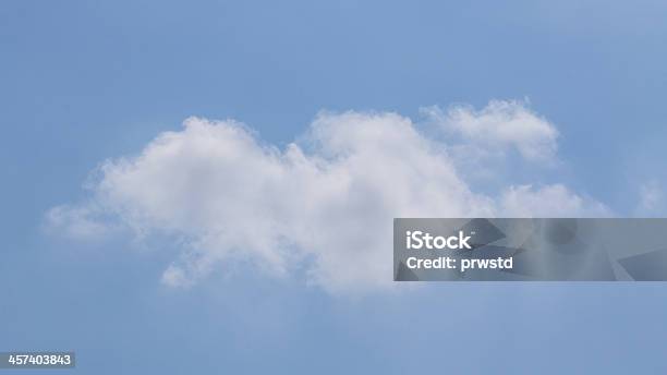 Cloud E Blu Cielo - Fotografie stock e altre immagini di A bioccoli - A bioccoli, Ambientazione esterna, Ambientazione tranquilla