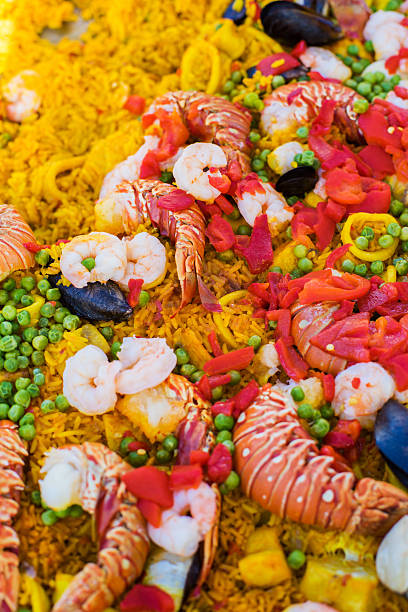 giant la paella de fruits de mer - food rice lobster scampi photos et images de collection