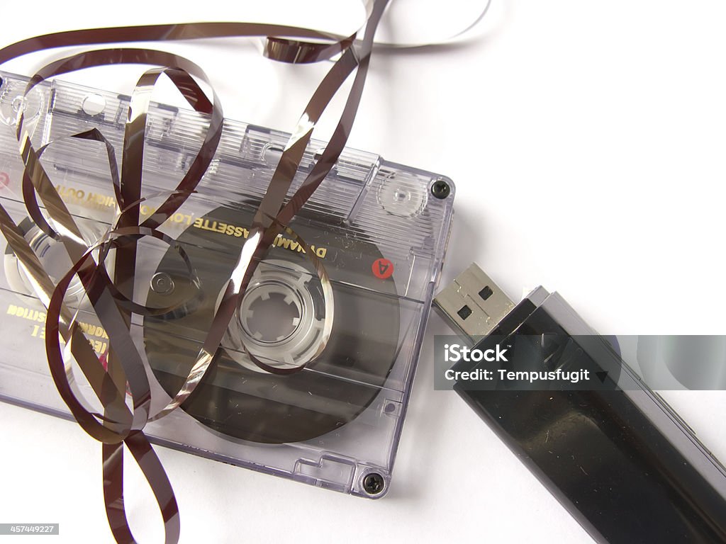 Stary uszkodzony kasety magnetofonowej - Zbiór zdjęć royalty-free (Nowy)