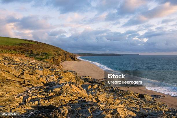 Porthleven Sands Beach Na Costa Da Cornualha - Fotografias de stock e mais imagens de Baía - Baía, Cornualha - Inglaterra, Porthleven