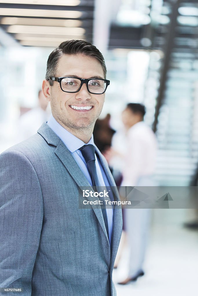 Retrato de negócios olhando para a câmera. - Foto de stock de Escritório royalty-free